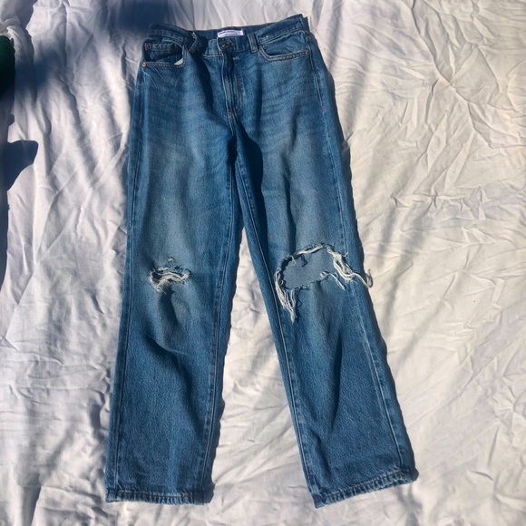 Blue Jean with hole - Picture 1 of 5